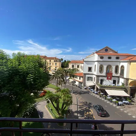 Grata Hospes - Boutique House - Rooftop Deck - Bbq Appartamento Sorrento